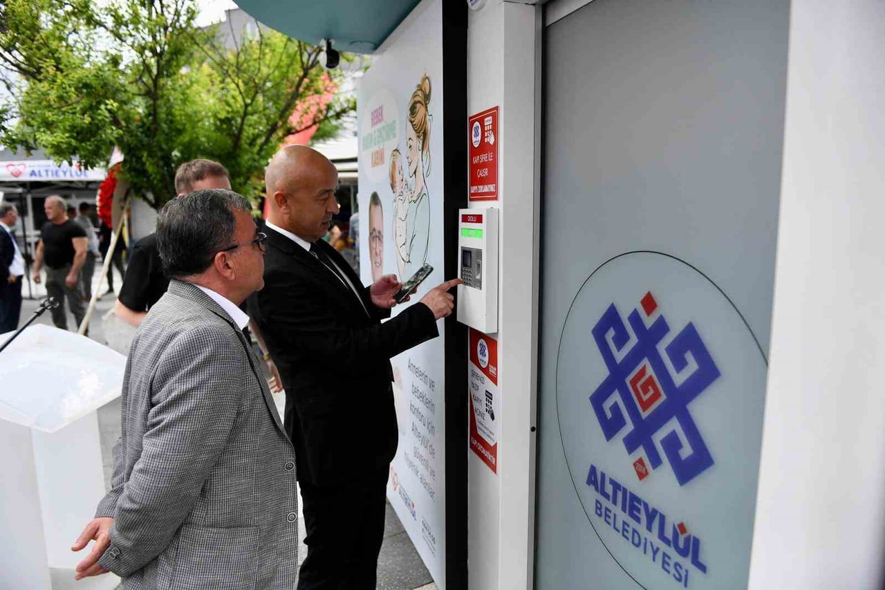 ALTIEYLÜL’DE BEBEK BAKIM VE EMZİRME KABİNLERİ AÇILDI