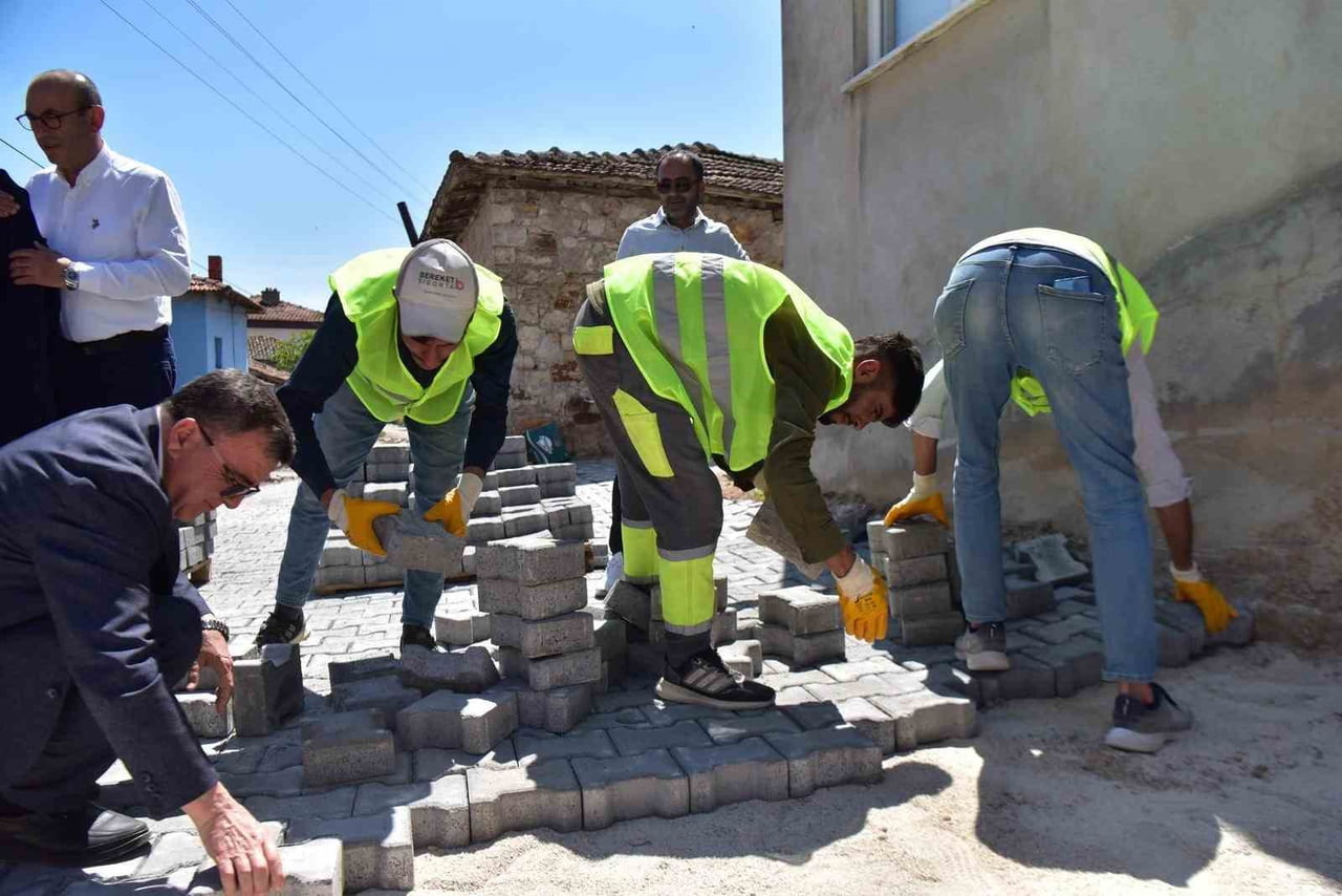 ALTIEYLÜL’DE ÜST YAPI ÇALIŞMALARI HIZ KAZANDI