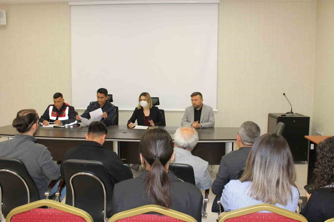 ALTINTAŞ’TA OKUL GÜVENLİĞİ ÜZERİNE DEĞERLENDİRME TOPLANTISI