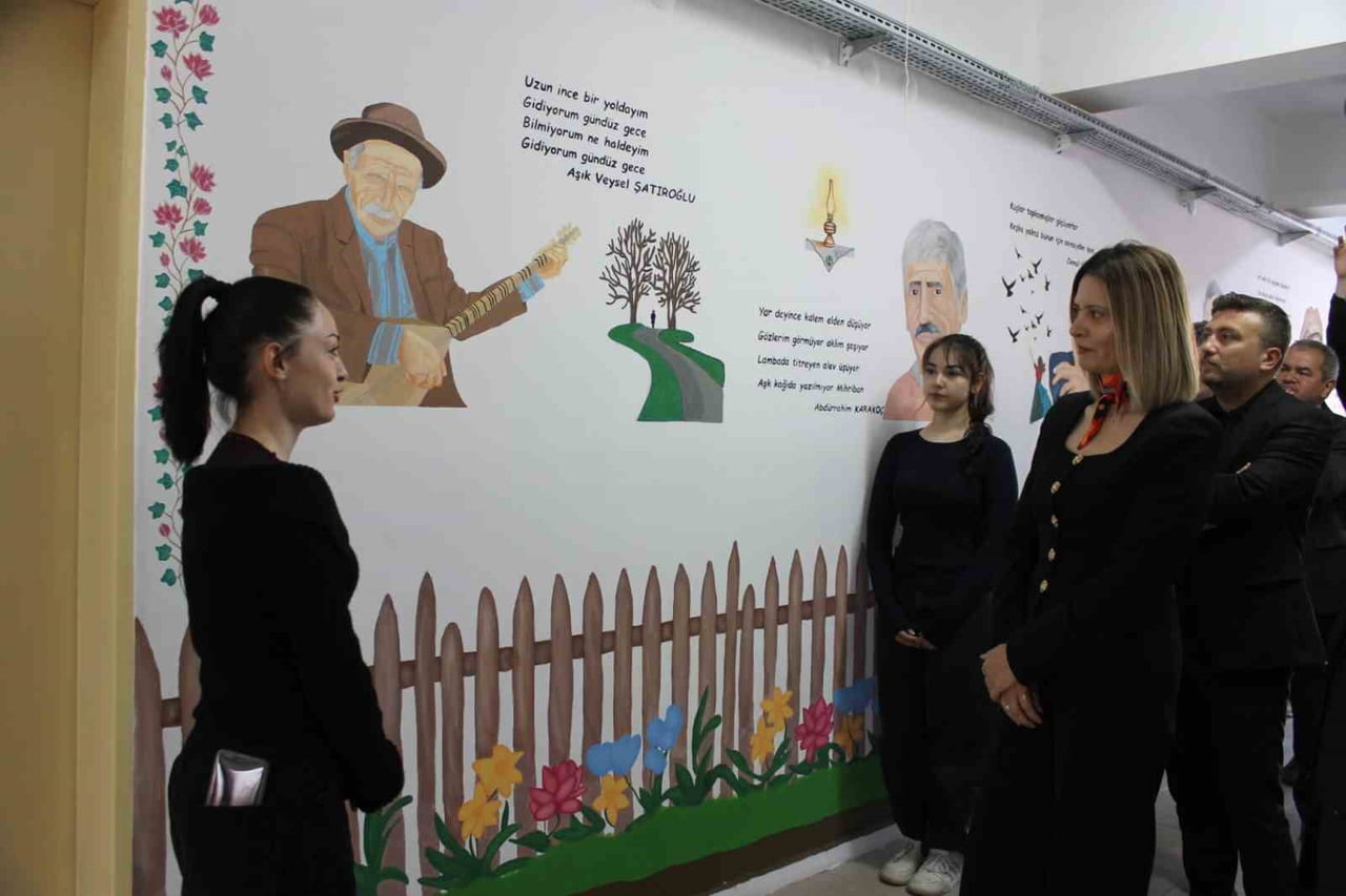 ALTINTAŞ’TA "EDEBİYAT SOKAĞI" AÇILIŞI YAPILDI