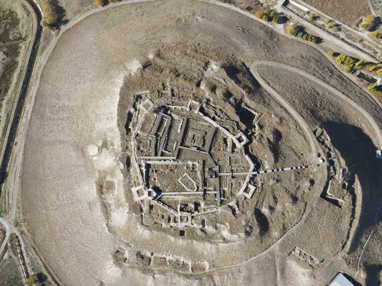 ALTINTEPE KALESİ GEÇMİŞİN İZLERİNİ BUGÜNE TAŞIYOR
