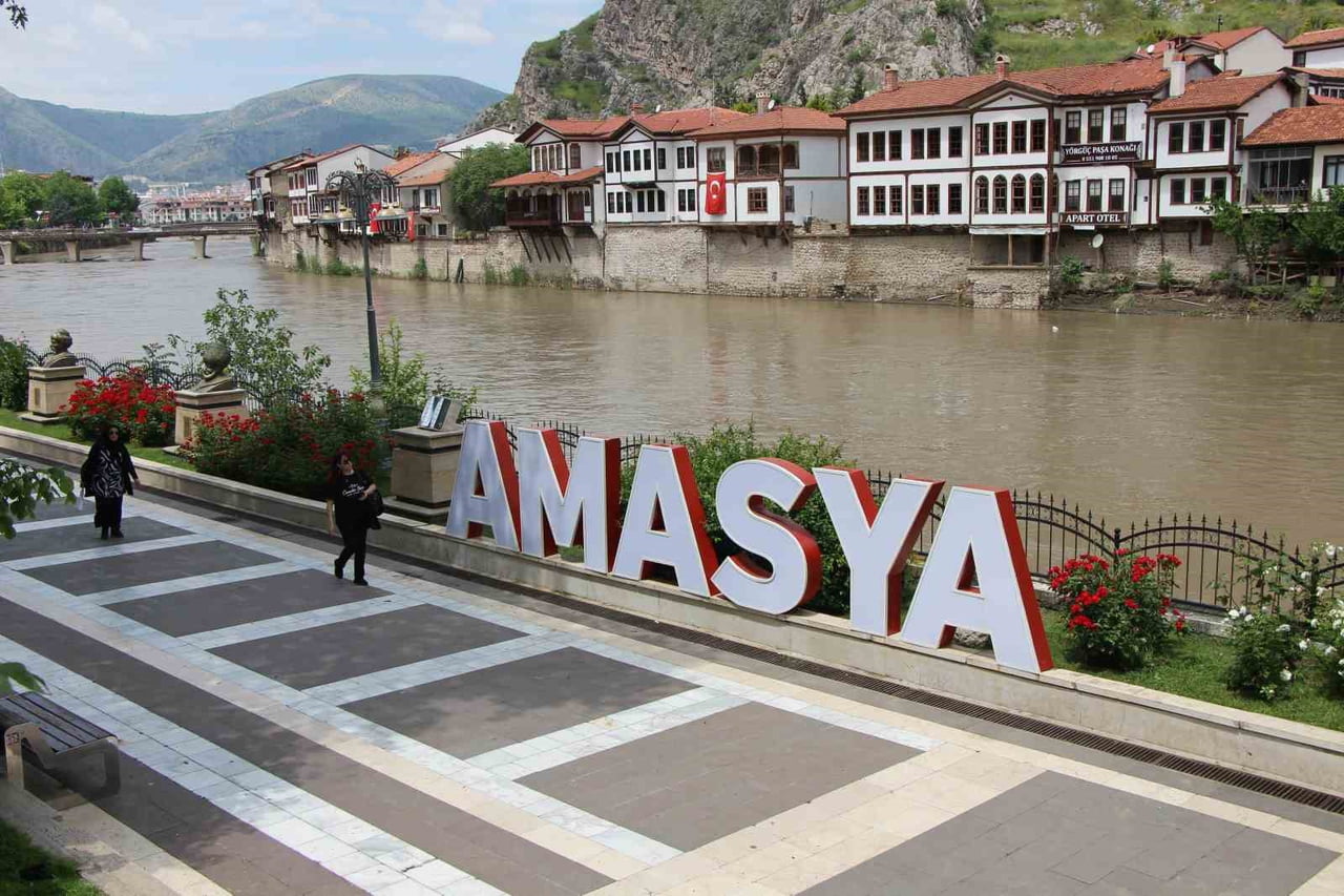 AMASYA'DA BİR HAFTA ÖNCE TAŞKINLARIN YAŞANDIĞI YEŞİLIRMAK NEHRİ'NDE SANİYEDE GEÇEN SU MİKTARI...