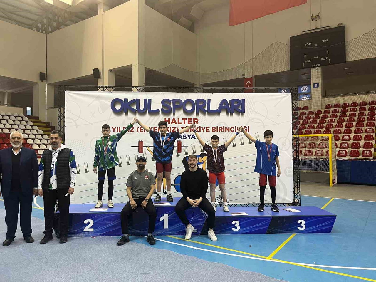 AMASYA'DA DÜZENLENEN OKUL SPORLARI HALTER YILDIZ (ERKEK-KIZ) TÜRKİYE ŞAMPİYONASI'NDA 42 KİLODA...