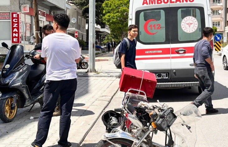 AMBULANS VE KAZA YERİ MOTOSİKLET