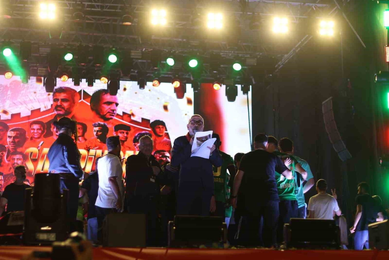 AMED SPORTİF FAALİYETLER’İN SÜPER LİGE YÜKSELMESİNİN ARDINDAN DİYARBAKIR’DA DÜZENLENEN...