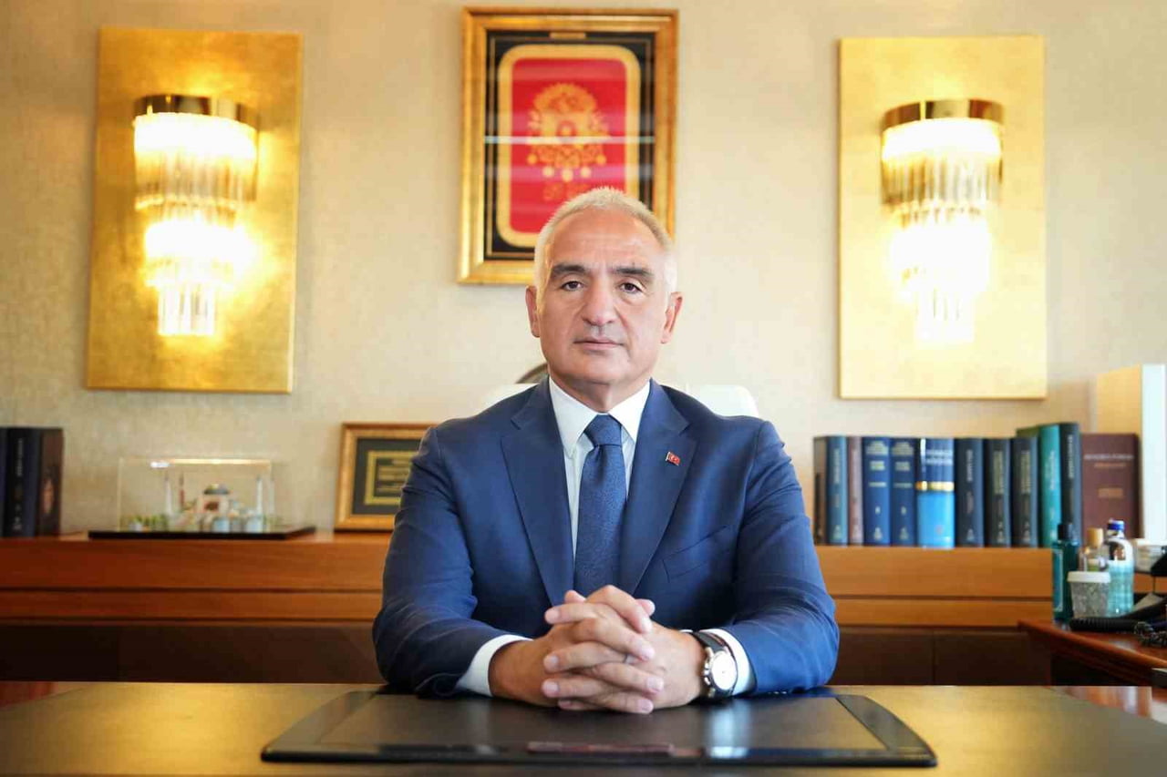 AMERİKA BİRLEŞİK DEVLETLERİ’NDE ORTAYA ÇIKAN VE KAMUOYUNDA ‘ÇİNGENE KIZI’ OLARAK BİLİNEN ÜNLÜ...