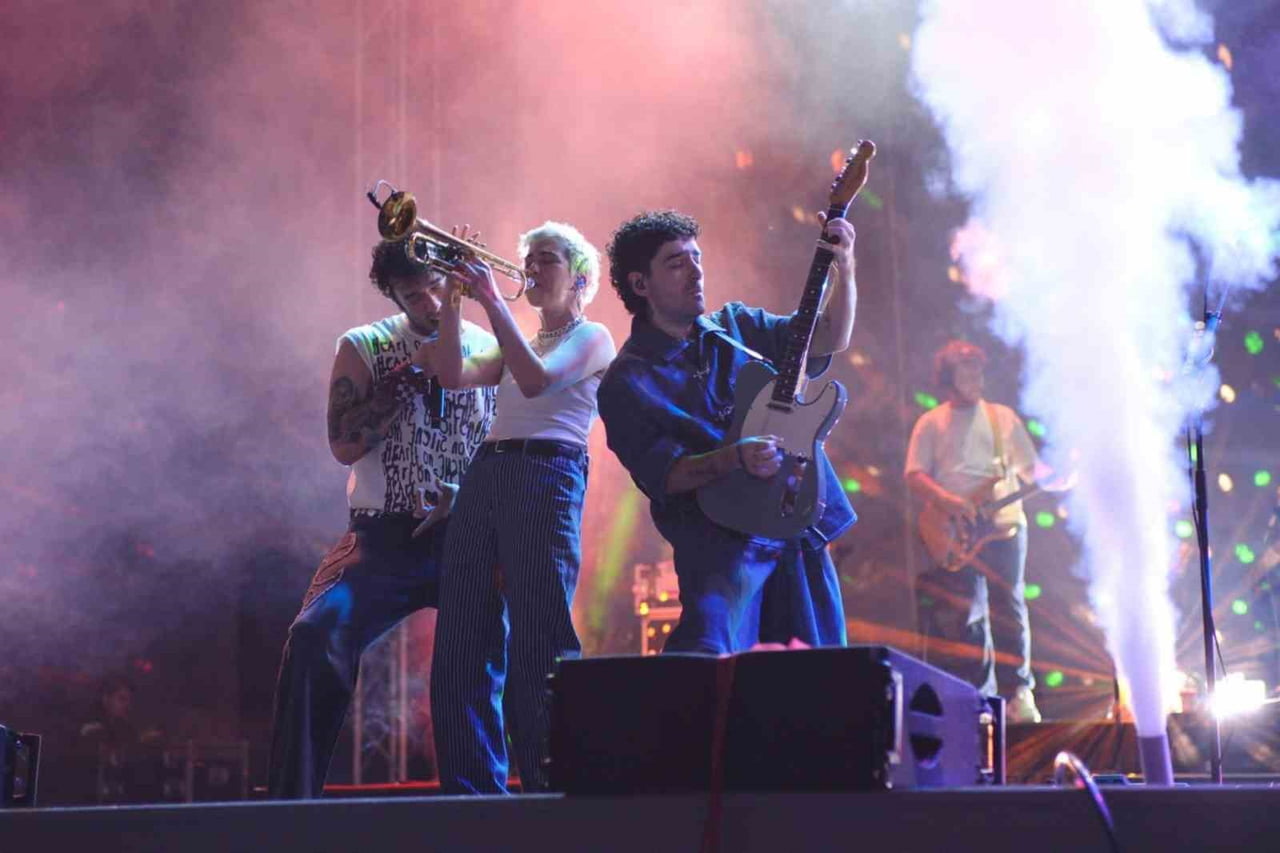 AMFİTİYATRODA SAHNE ALAN TÜRK ROCK MÜZİĞİ GRUPLARINDAN DOLU KADEHİ TERS TUT; ENERJİSİ, SAHNE...