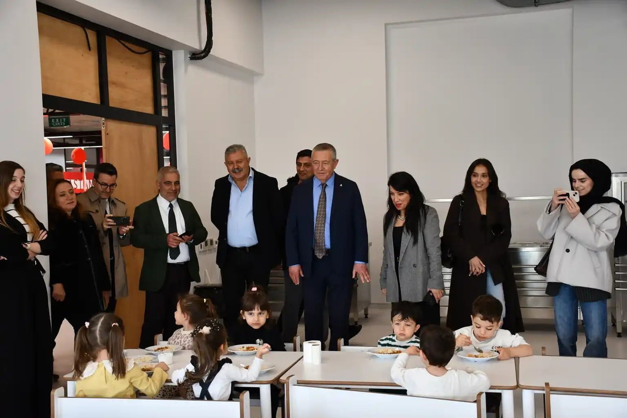 ANADOLU ORGANİZE SANAYİ BÖLGESİ (OSB) YÖNETİM KURULU BAŞKANI HÜSEYİN KUTSİ TUNCAY, 2002 YILINDA...