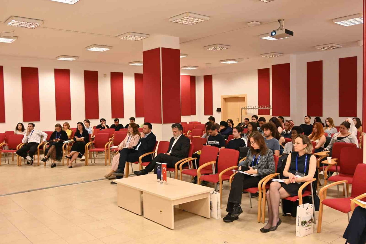 ANADOLU ÜNİVERSİTESİ'NDE DÜZENLENEN "JOIN! TÜRKİYE VE AB: MEDYA TEMSİLLERİ" BAŞLIKLI ÇALIŞTAYDA...