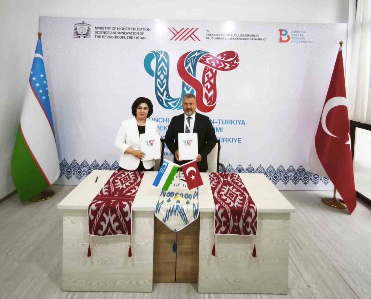 ANADOLU ÜNİVERSİTESİ REKTÖRÜ PROF. DR. YUSUF ADIGÜZEL, BUHARA'DA KATILMIŞ OLDUĞU PROGRAMDA...