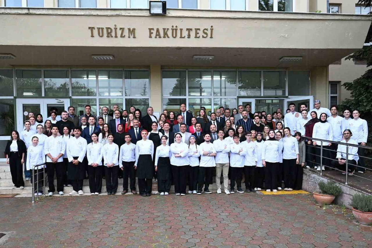 ANADOLU ÜNİVERSİTESİ TURİZM FAKÜLTESİ TARAFINDAN 21-27 MAYIS TARİHLERİ ARASINDA KUTLANAN TÜRK...