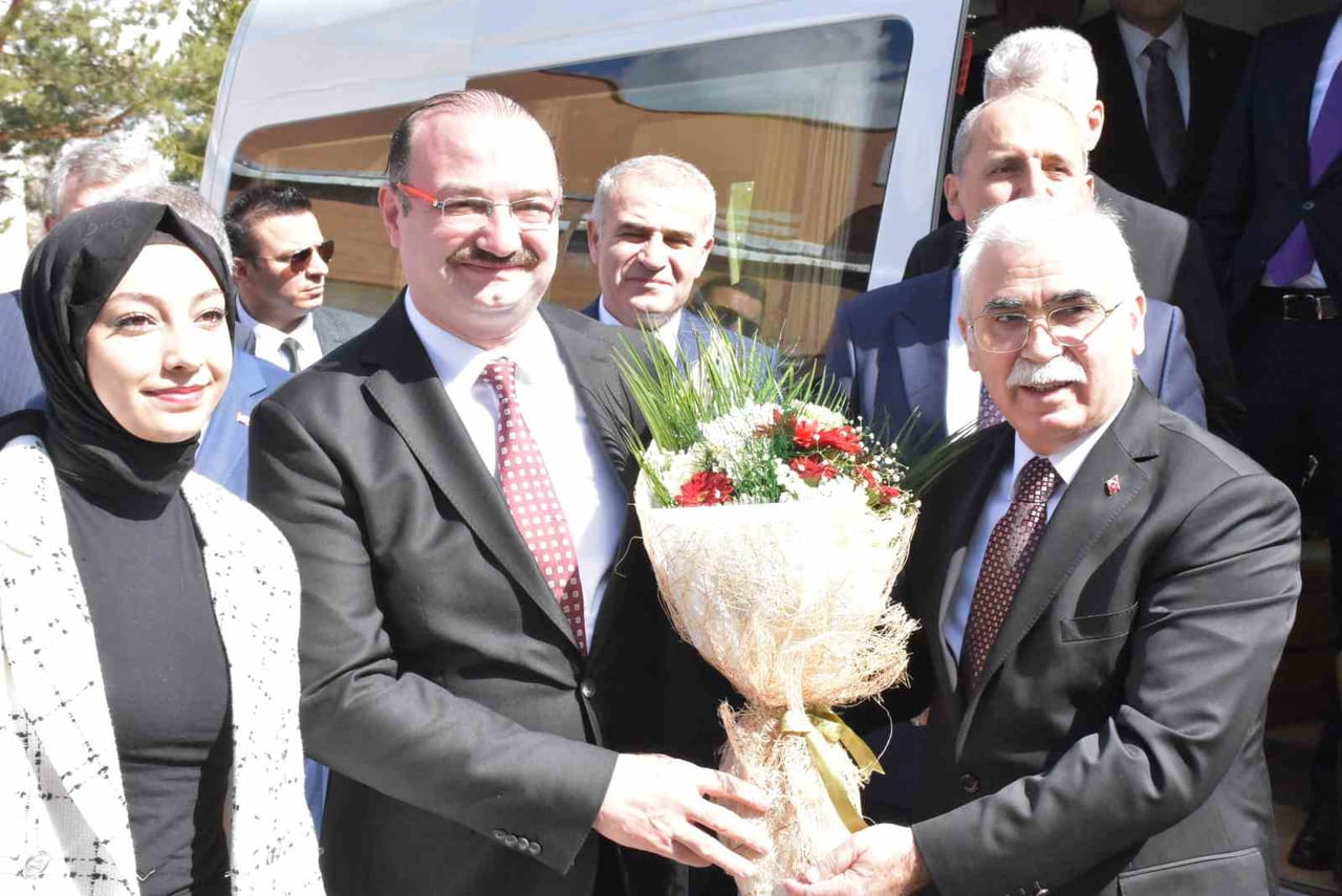 ANAYASA MAHKEMESİ BAŞKANI KADİR ÖZKAYA, "ANAYASA MAHKEMESİNE BİREYSEL BAŞVURUNUN TÜRK HUKUKUNA...