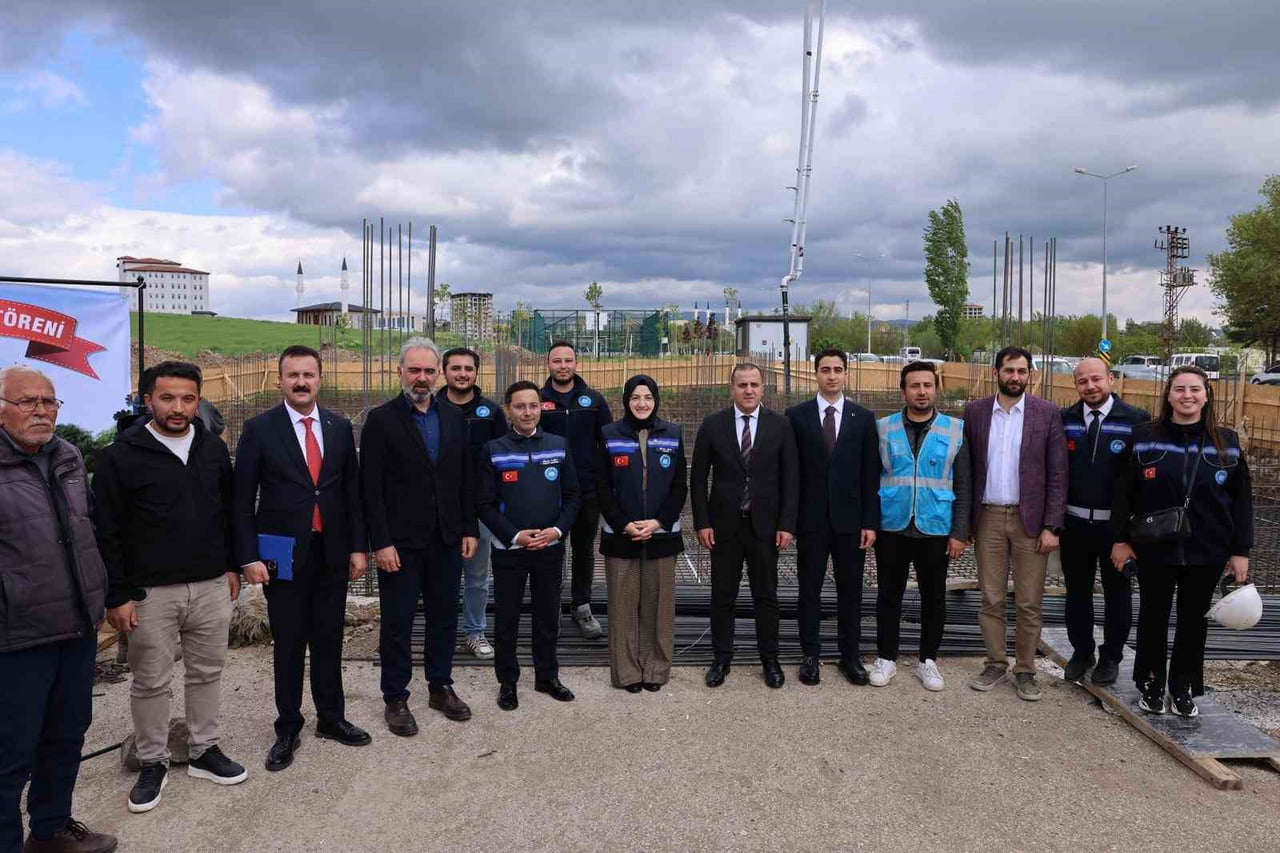 ANKARA'NIN AKYURT İLÇESİNDE HANIMLAR LOKALİ, TAZİYE EVİ VE GÜNDÜZ BAKIMEVİNİN TEMELİ TÖRENLE...