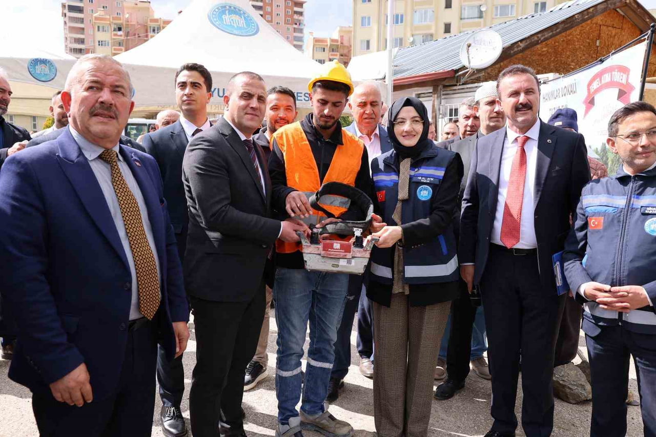 ANKARA'NIN AKYURT İLÇESİNDE HANIMLAR LOKALİ, TAZİYE EVİ VE GÜNDÜZ BAKIMEVİNİN TEMELİ TÖRENLE...