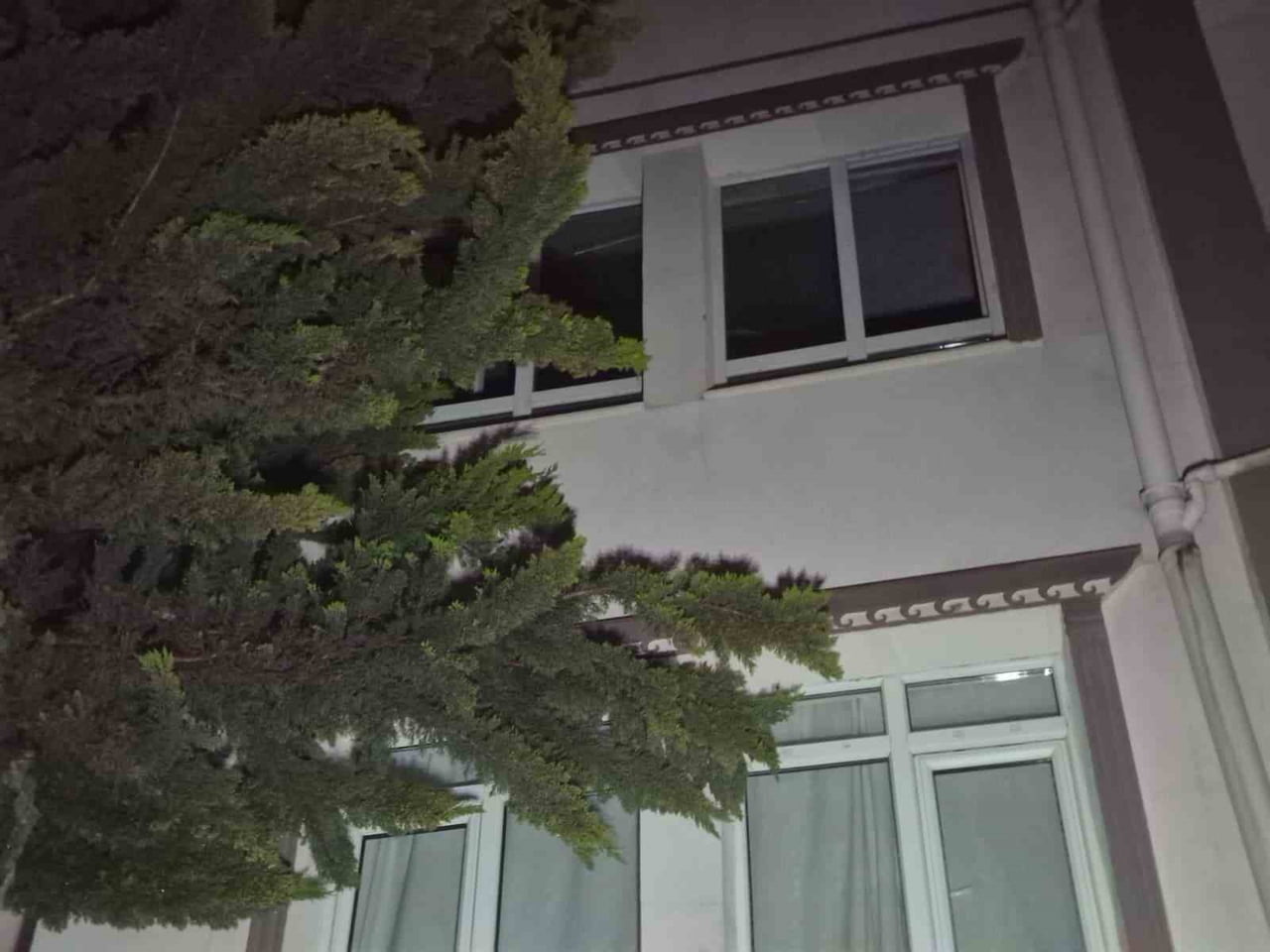 ANKARA'NIN KEÇİÖREN İLÇESİNDE AKŞAM SAATLERİNDE BİR AĞAÇTA ÇIKAN YANGIN SÖNDÜRÜLEMEYİNCE, GECE...