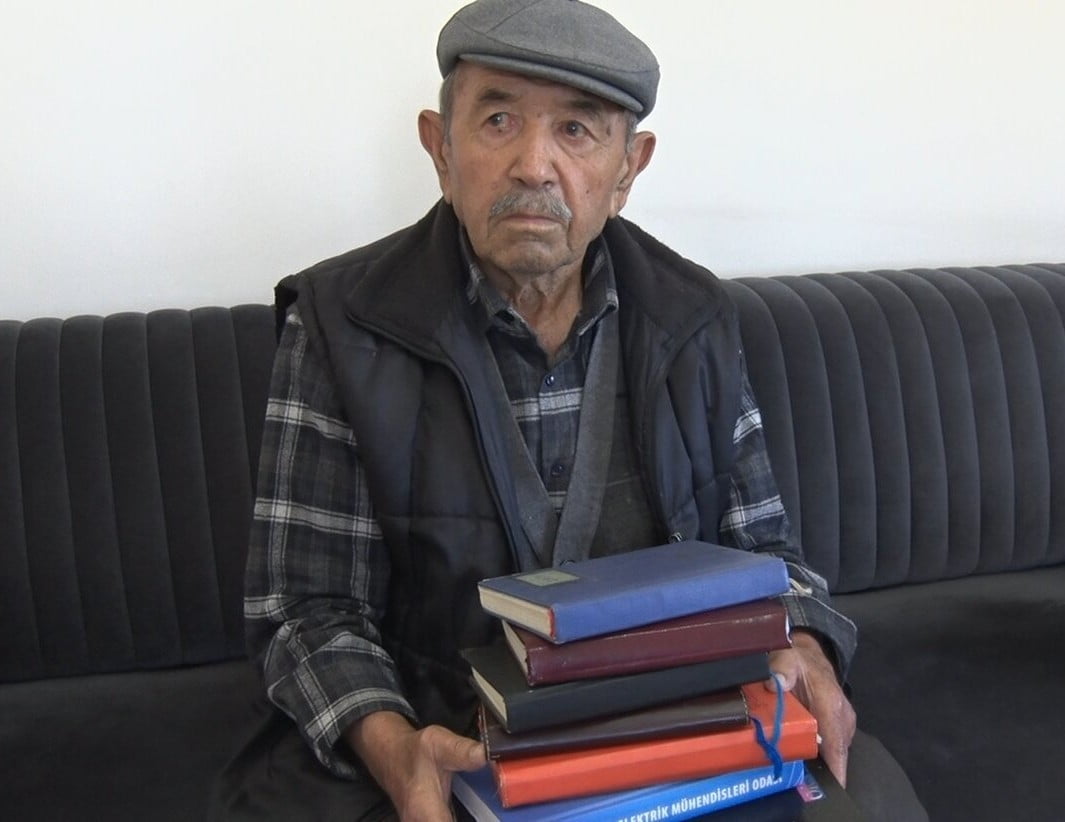 ANKARA'NIN POLATLI İLÇESİNE BAĞLI HACITUĞRUL MAHALLESİ'NDE YAŞAYAN MÜRSEL YETİK, 59 YILDIR GÜNLÜK...