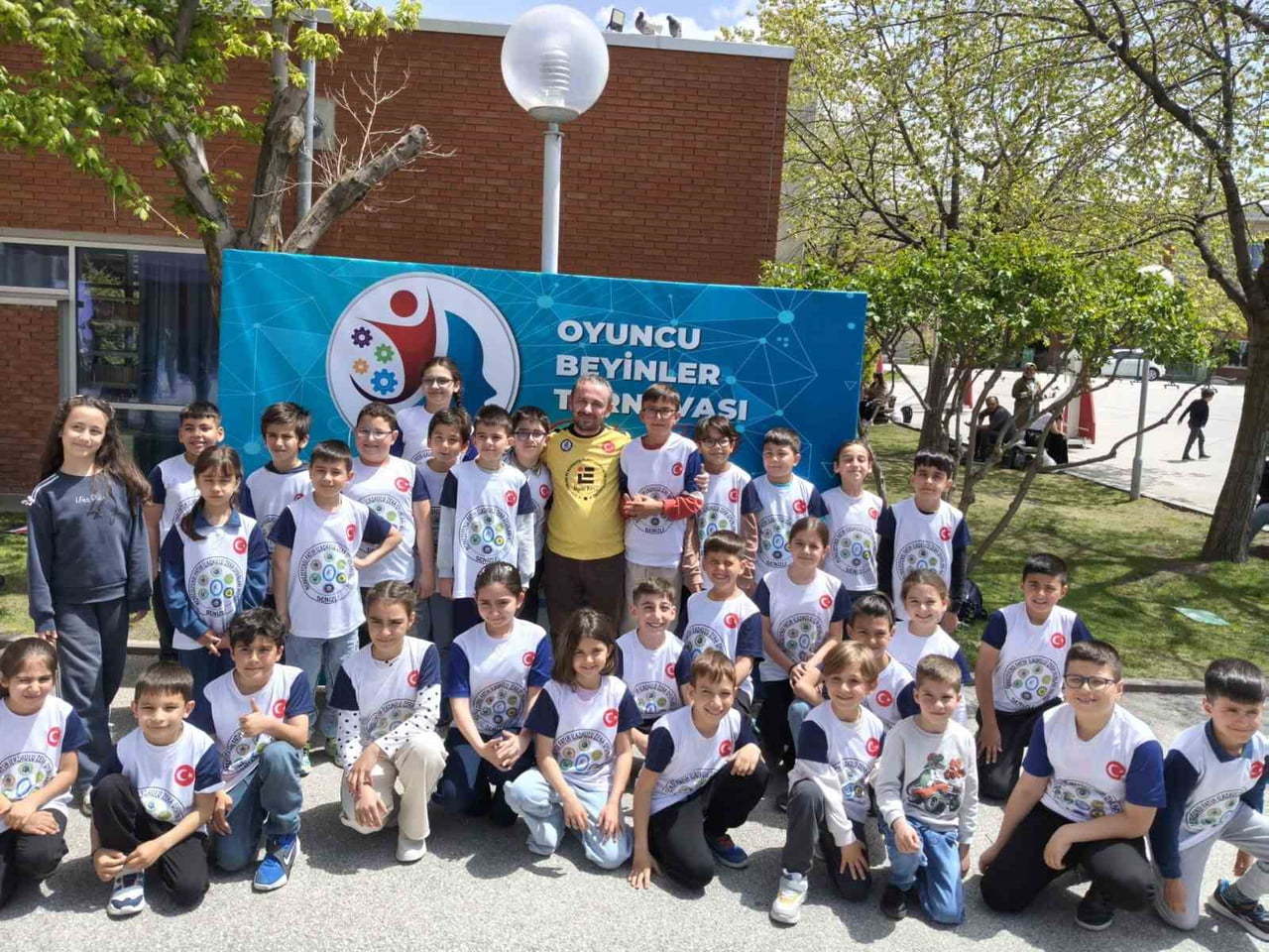 ANKARA’DA GERÇEKLEŞTİRİLEN 6. TÜRKİYE OYUNCU BEYİNLER TURNUVASINDA 9 ÖĞRENCİSİNİ DERECE KÜRSÜSÜNE...