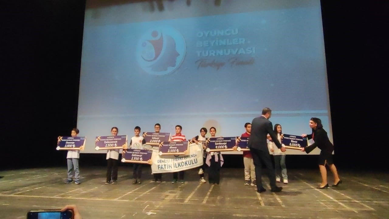ANKARA’DA GERÇEKLEŞTİRİLEN 6. TÜRKİYE OYUNCU BEYİNLER TURNUVASINDA 9 ÖĞRENCİSİNİ DERECE KÜRSÜSÜNE...