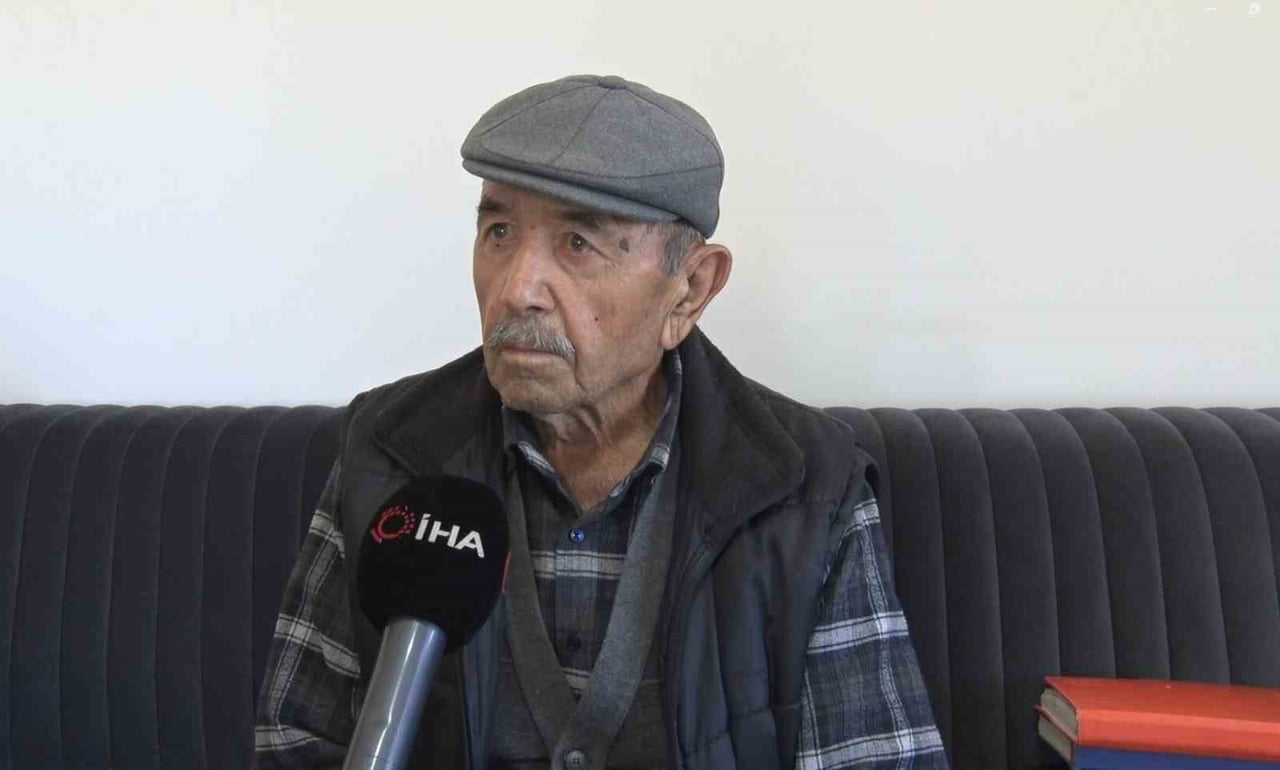 ANKARA’DA YAŞAYAN MÜRSEL YETİK, YAKLAŞIK 59 YILDIR YAŞADIĞI OLAYLARI TUTTUĞU GÜNLÜKLERE...