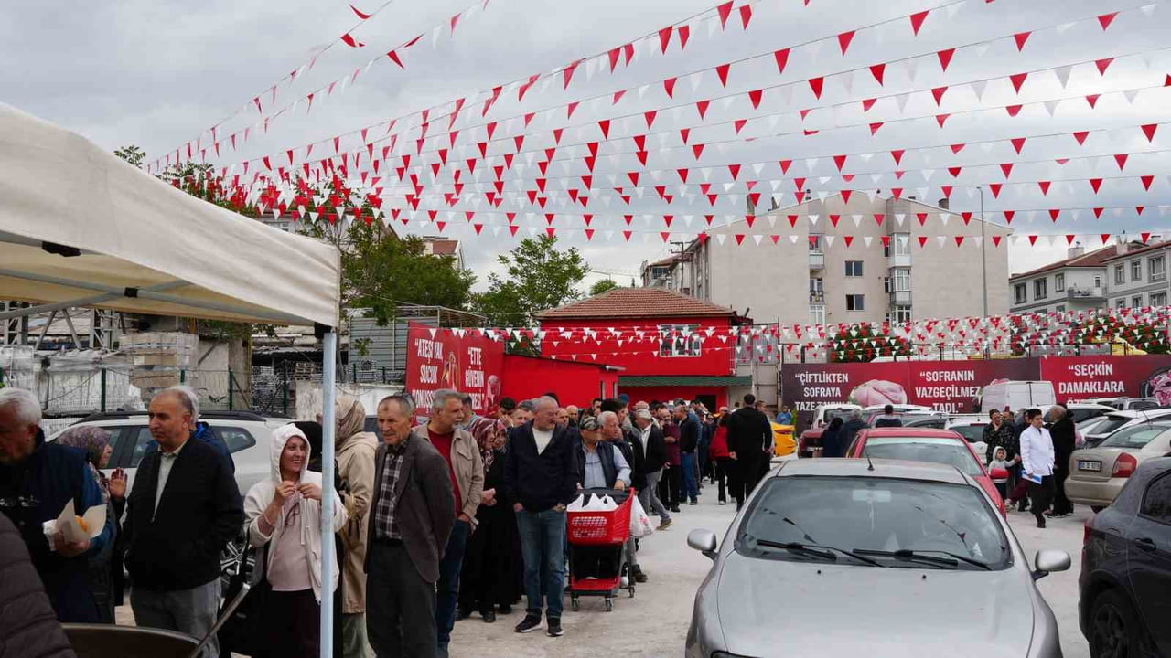 ANKARA ET NOKTASI'NIN YENİ ŞUBESİNİN AÇILIŞINDA KURBAN BAYRAMI ÖNCESİ UYGUN FİYATLI ET SATIŞI...