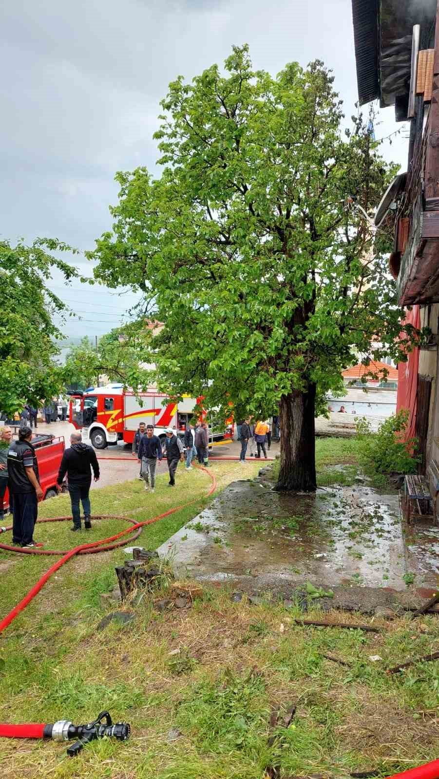 ANKARA’NIN BEYPAZARI İLÇESİNDE BİR EVDE ÇIKAN YANGIN SÖNDÜRÜLDÜ.