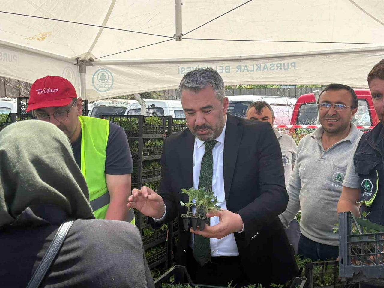 ANKARA PURSAKLAR BELEDİYESİ, İLÇE HALKINI YERLİ TOHUMA TEŞVİK ETMEK AMACIYLA ENDEMİK VADİ’DE...
