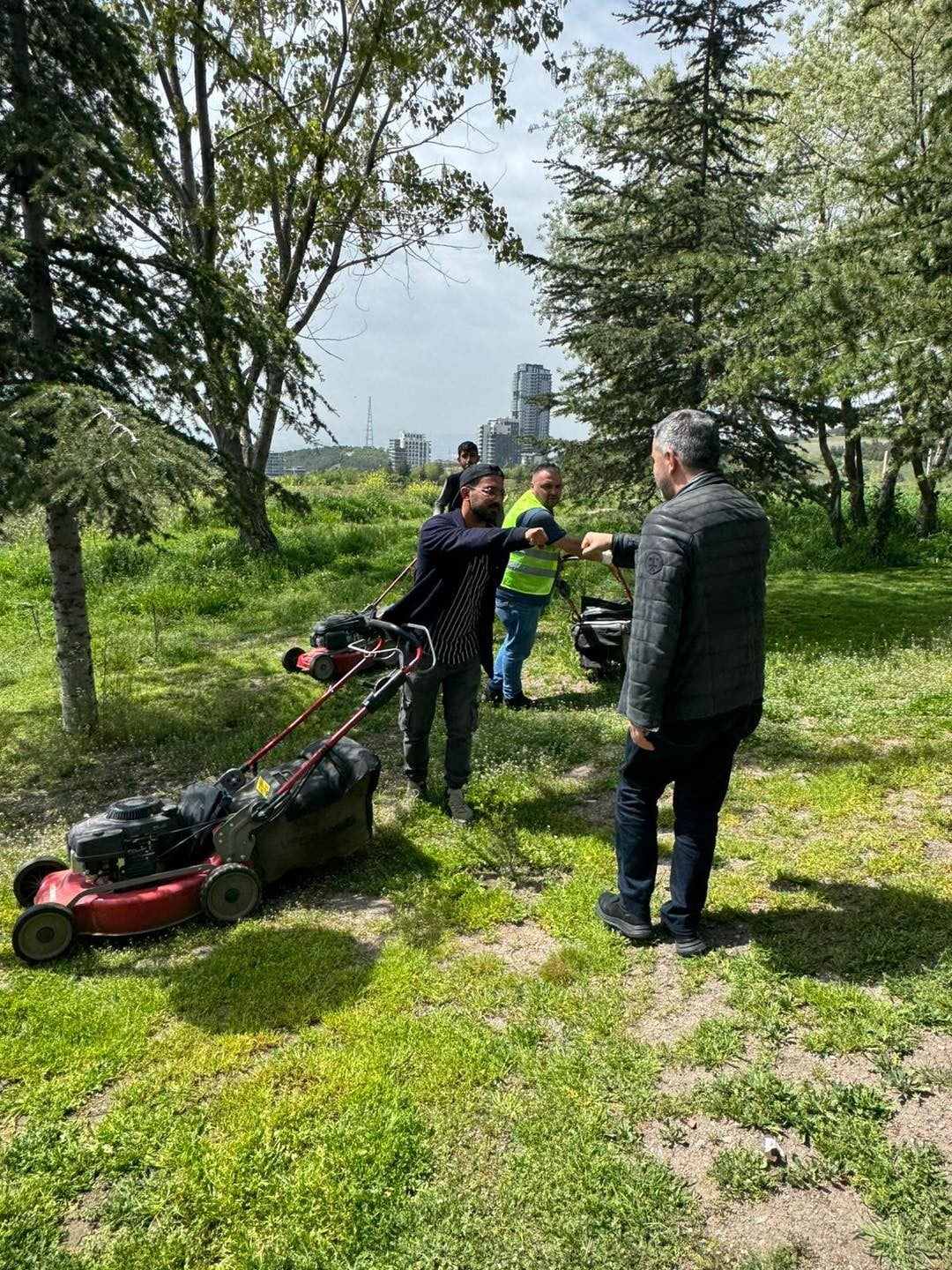 ANKARA PURSAKLAR BELEDİYESİ, YEŞİL ALANLAR VE PARKLARI YAZ SEZONUNA HAZIRLIYOR.