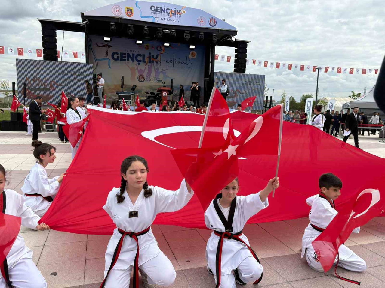 ANKARA SİNCAN BELEDİYESİ TARAFINDAN 19 MAYIS ATATÜRK'Ü ANMA, GENÇLİK VE SPOR BAYRAMI KAPSAMINDA...