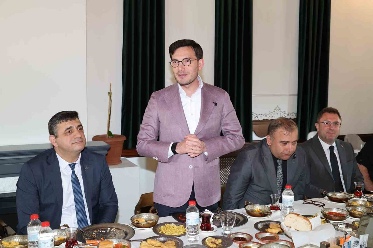 ANNELER GÜNÜ’NDE ŞEHİT AİLELERİNİ YALNIZ BIRAKMAYAN TOKAT BELEDİYE BAŞKANI MEHMET KEMAL...