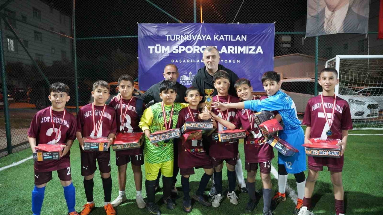 ANTAKYA BELEDİYESİ TARAFINDAN DÜZENLENEN İLK VE ORTA OKULLAR ARASI 2. FUTBOL TURNUVASI’NDA...