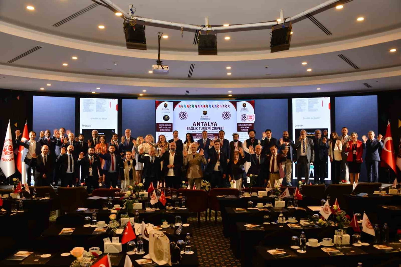 ANTALYA'DA DÜZENLENEN SAĞLIK TURİZMİ ZİRVESİ'NDE 100'ÜN ÜZERİNDE ÜLKEDEN GELEN BÜYÜKELÇİ...