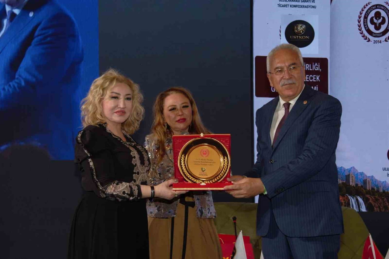ANTALYA'DA DÜZENLENEN SAĞLIK TURİZMİ ZİRVESİ'NDE 100'ÜN ÜZERİNDE ÜLKEDEN GELEN BÜYÜKELÇİ...