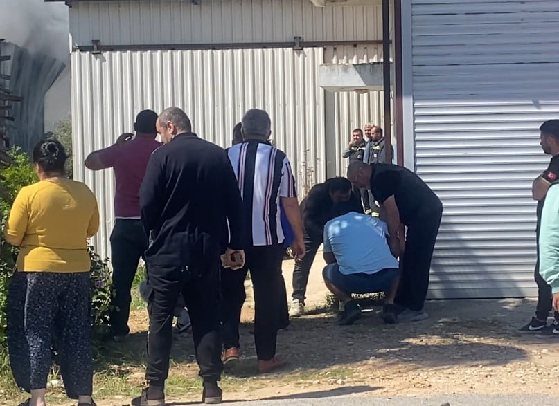 ANTALYA'NIN AKSU İLÇESİNDE GÖKYÜZÜNÜ DUMANA BOĞAN DEPO YANGINI KONTROL ALTINA ALINDI. YANGINI...