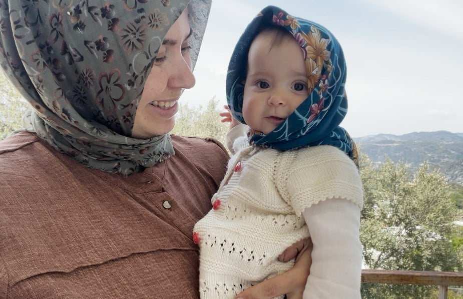 ANTALYA'NIN GÜNDOĞMUŞ İLÇESİNDE YAŞAYAN ELİF ÖZER İLE 7,5 AYLIK KIZI GÖKÇE'NİN GÜNLÜK...