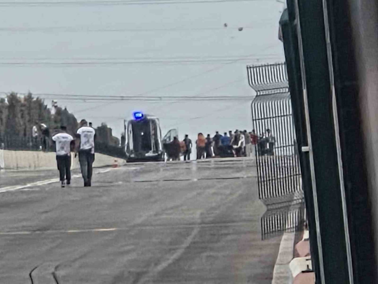 ANTALYA'NIN KEPEZ İLÇESİNDE DÜZENLENEN MOTODRAG YARIŞMALARINDA BARİYERLERE ÇARPAN MOTOSİKLETİN...