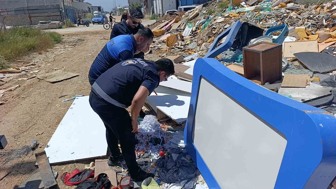 ANTALYA'NIN MANAVGAT İLÇESİNDE BOŞ ARAZİYE DÖKÜLEN ÇÖPLERİN YAKILMASI SONUCU ÇIKAN YANGINLAR...
