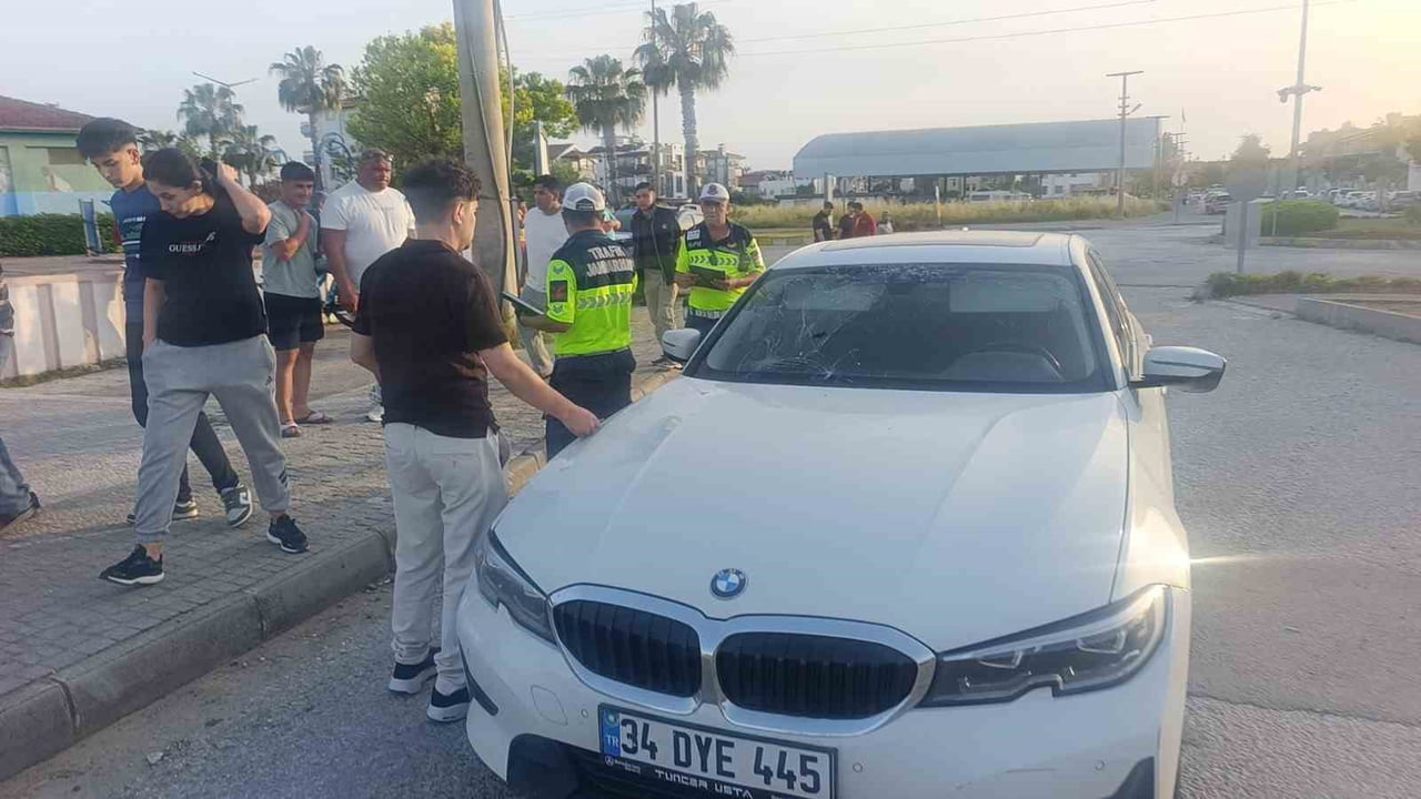 ANTALYA'NIN MANAVGAT İLÇESİNDE OTOMOBİL İLE MOTOSİKLETİN ÇARPIŞMASI SONUCU MEYDANA GELEN TRAFİK...