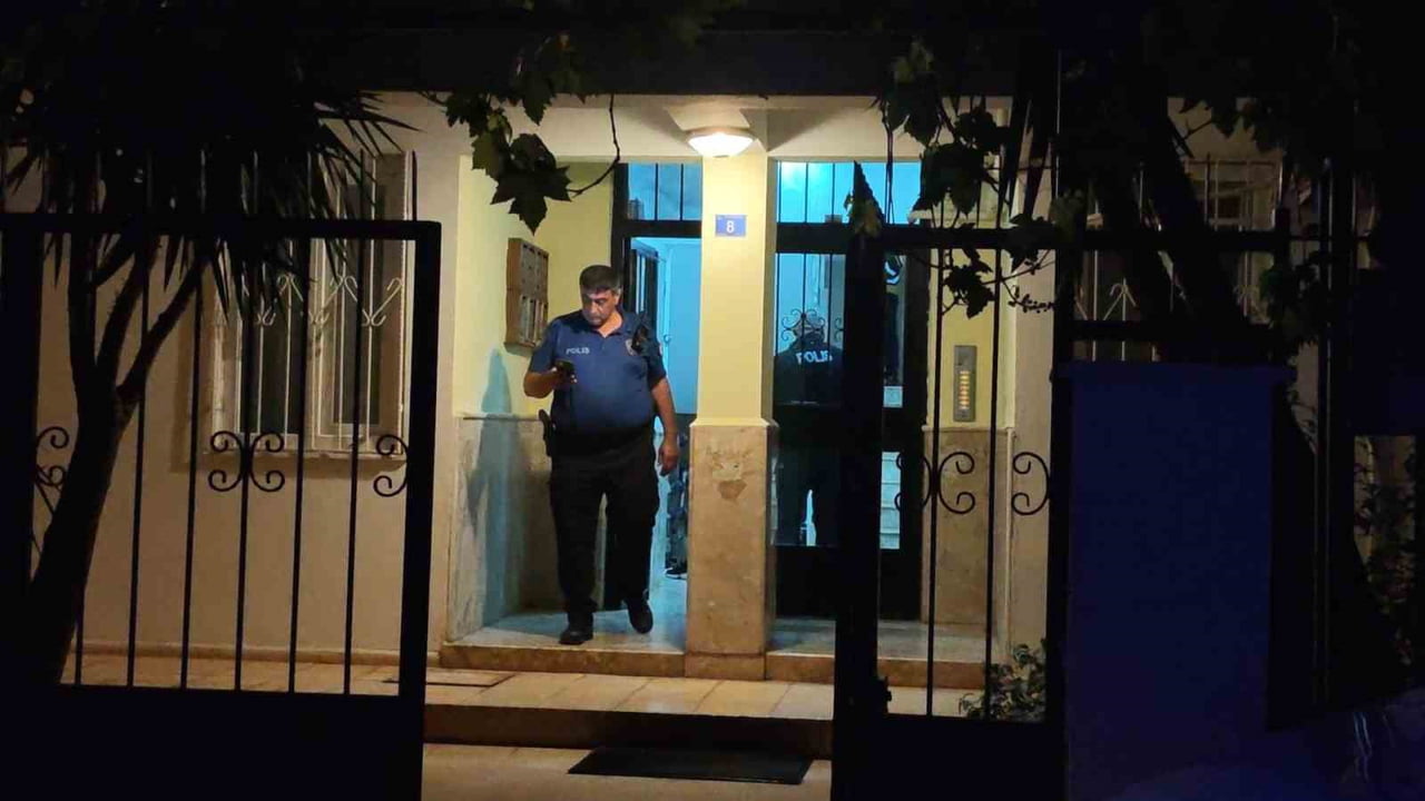 ANTALYA'NIN MURATPAŞA İLÇESİNDE 16 YAŞINDAKİ ÇOCUK, EVİNDE BAŞINDAN POMPALI TÜFEKLE VURULMUŞ HALDE...