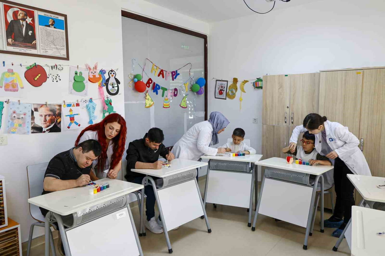 ANTALYA BÜYÜKŞEHİR BELEDİYESİ BÜNYESİNDE HİZMET VEREN DEMİRGÜL MOLA EVİ’NDE EĞİTİM ALAN ÖZEL...