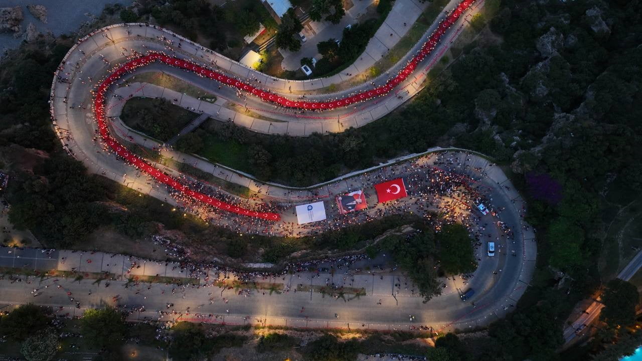 ANTALYA’DA 19 MAYIS ATATÜRK’Ü ANMA, GENÇLİK VE SPOR BAYRAMI, SAAT 19.30’DA BAŞLAYAN FENER ALAYI VE...