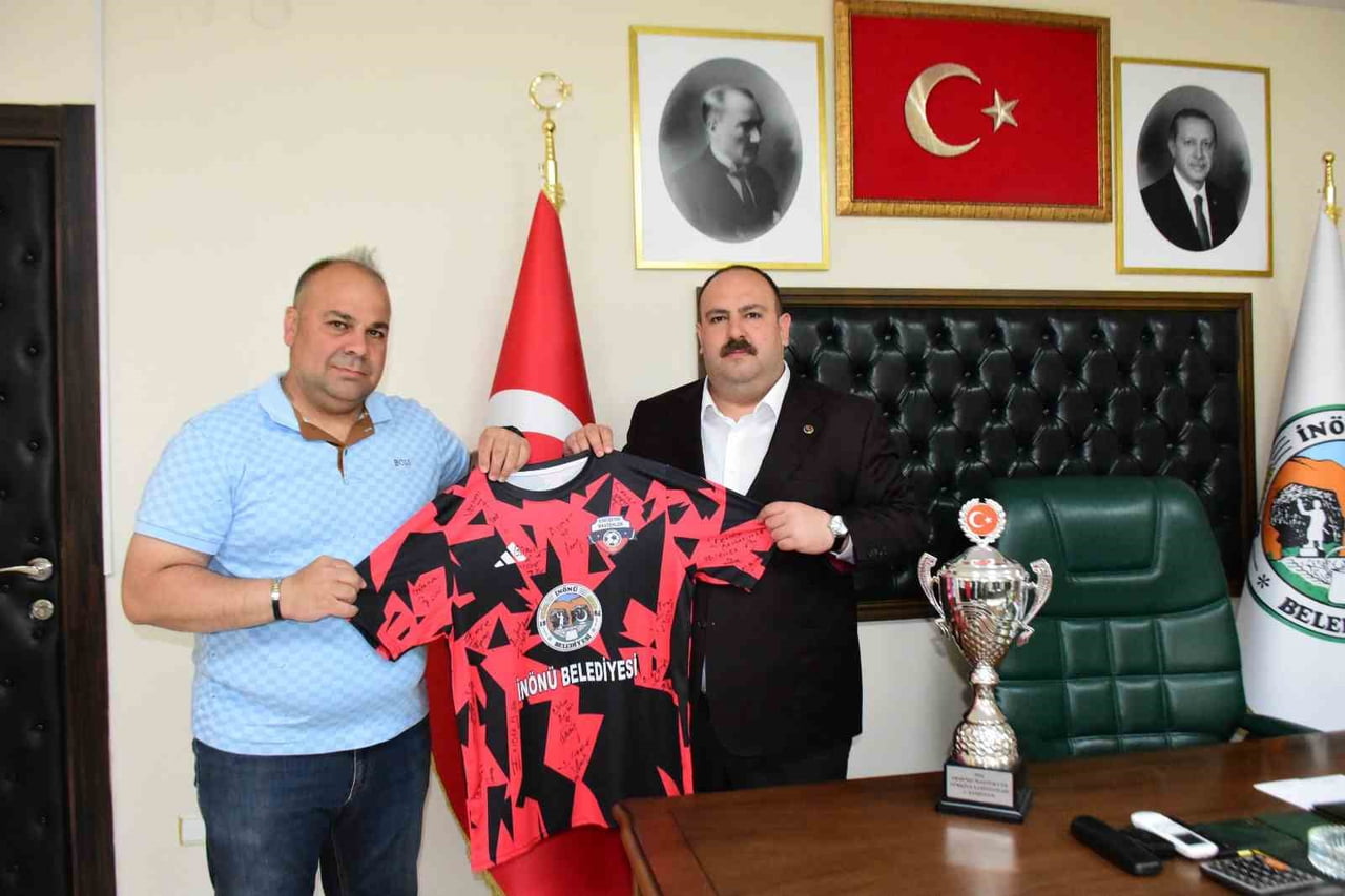 ANTALYA’DA DÜZENLENEN +40 MASTER ŞAMPİYON OLAN ESKİŞEHİR MASTERLAR TAKIMI TEKNİK DİREKTÖRÜ GÜROL...