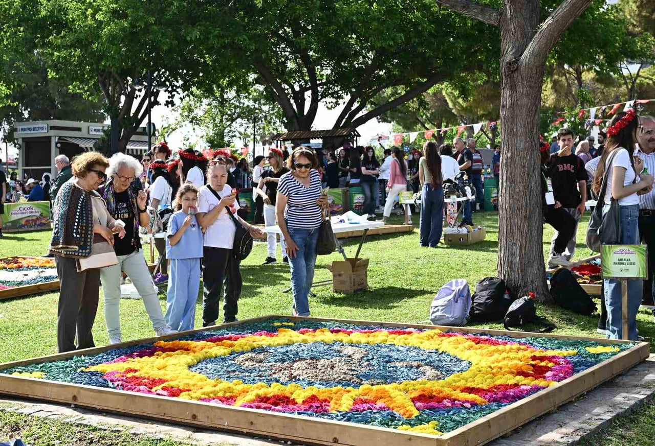 ANTALYA’DA MURATPAŞA BELEDİYESİ’NİN BU YIL İKİNCİSİNİ DÜZENLEDİĞİ ÇİÇEK DESENLERİ GÜNLERİ’NDE, 9...