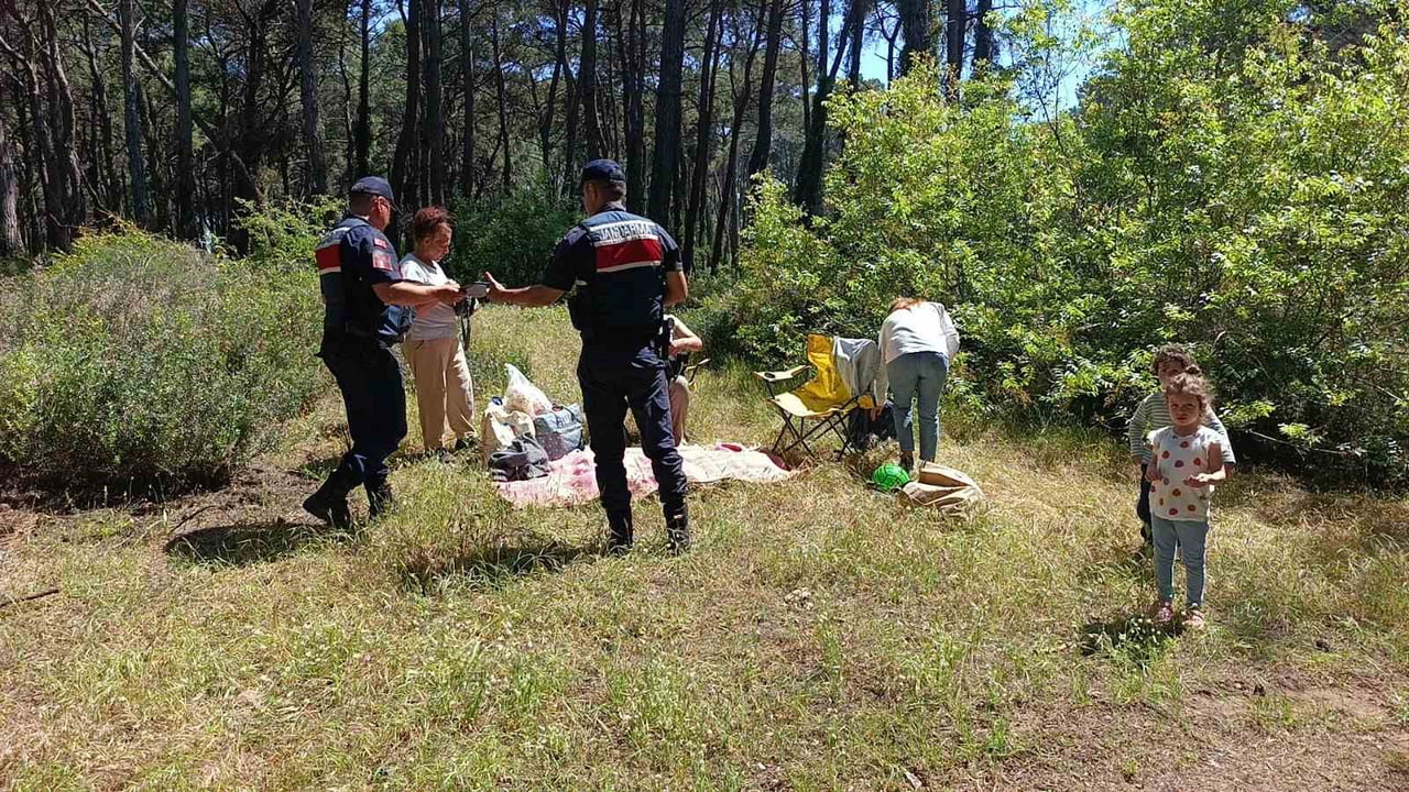 ANTALYA’DA ORMANLARA GİRİŞLER YASAKLANDI JANDARMA VATANDAŞLARI TEK TEK UYARDI