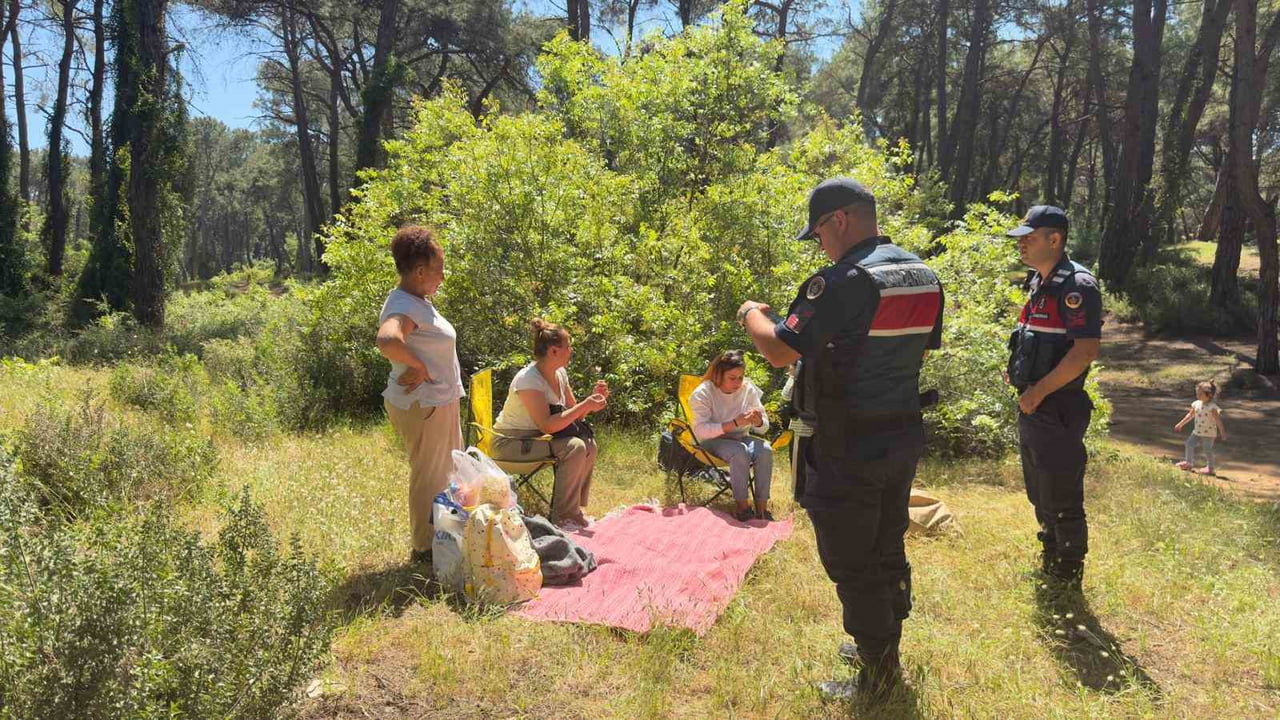 ANTALYA’DA ORMANLARA GİRİŞLER YASAKLANDI JANDARMA VATANDAŞLARI TEK TEK UYARDI