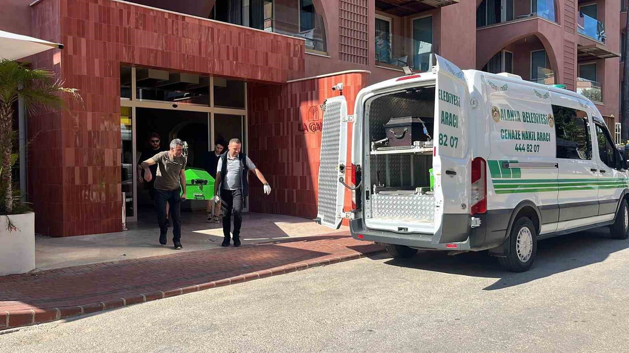 ANTALYA’NIN ALANYA İLÇESİNDE BİR OTEL ODASINDA YABANCI UYRUKLU KADIN ÖLÜ BULUNDU.