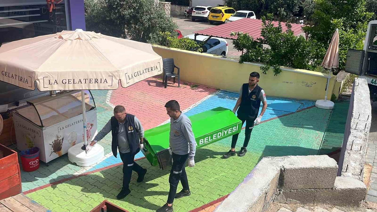 ANTALYA’NIN ALANYA İLÇESİNDE HOSTELDE KALAN 58 YAŞINDAKİ ŞAHIS, ODASINDA ÖLÜ BULUNDU.