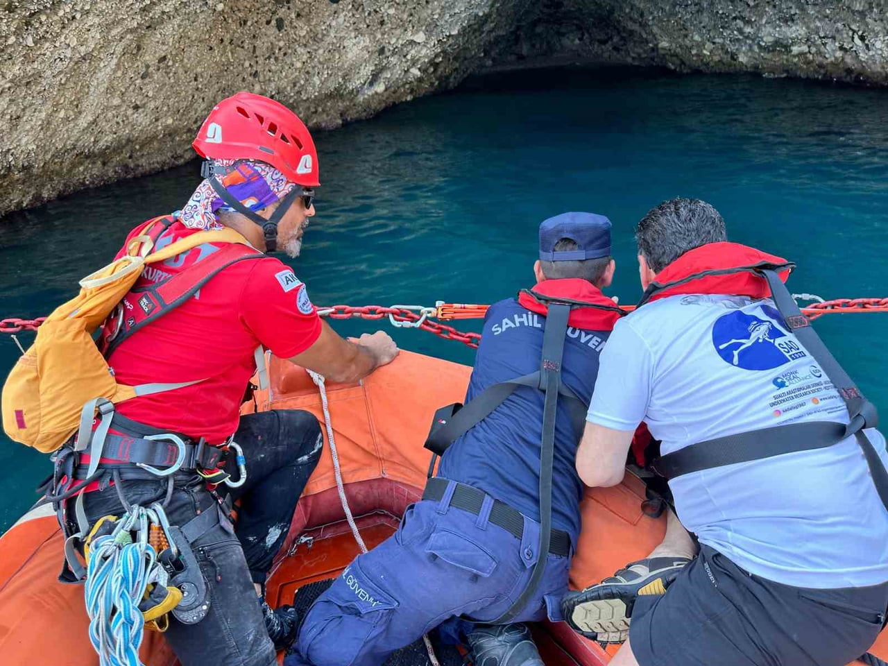ANTALYA’NIN KEMER İLÇESİNDE NESLİ TEHLİKE ALTINDA BULUNAN AKDENİZ FOKLARININ YAŞAM ALANLARININ...
