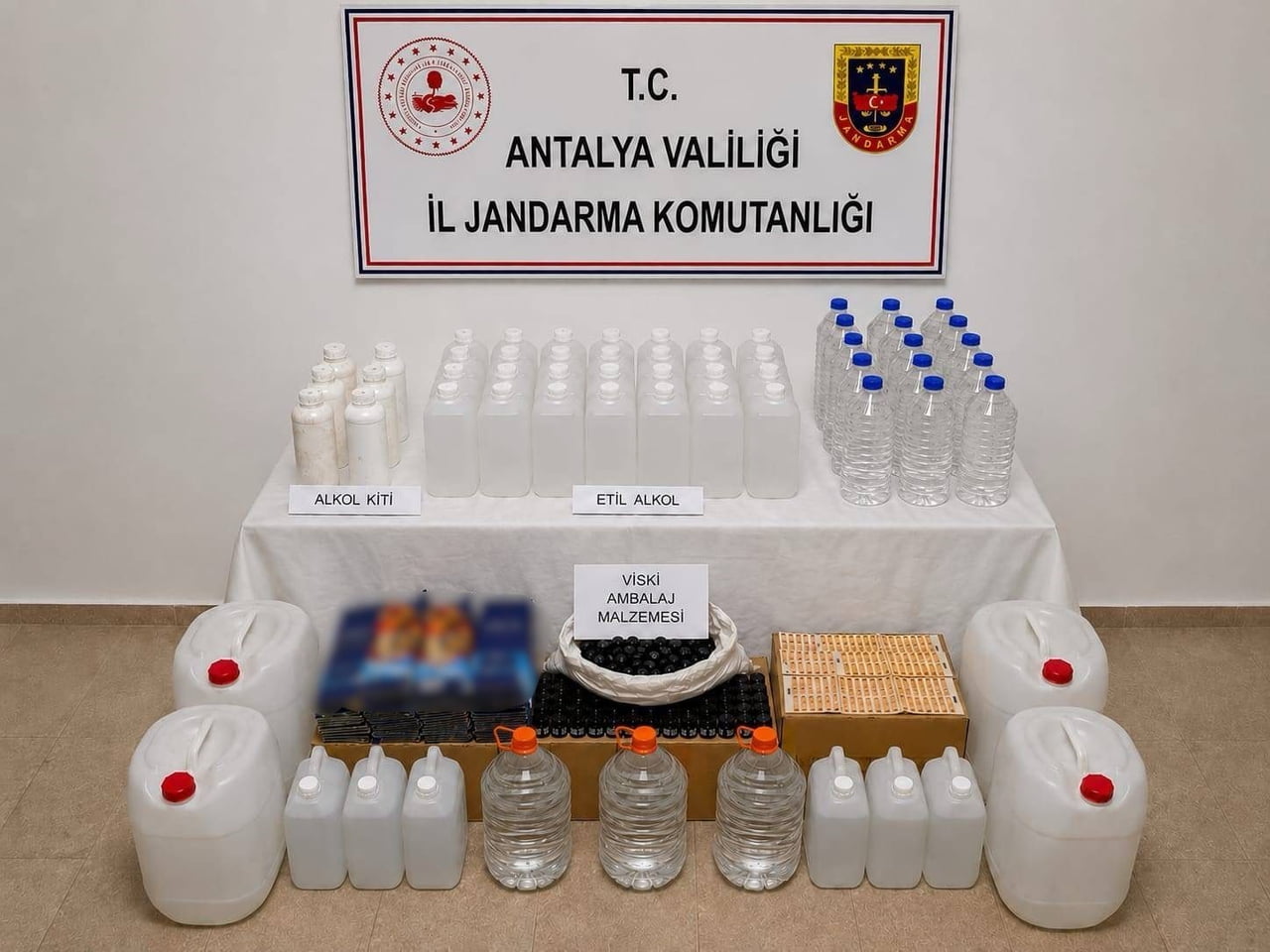 ANTALYA’NIN KONYAALTI İLÇESİNDE DÜZENLENEN KAÇAK ALKOL OPERASYONUNDA 170 LİTRE ETİL ALKOL VE VİSKİ...
