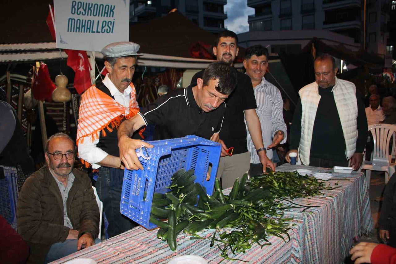 ANTALYA’NIN KUMLUCA İLÇESİNE BAĞLI BEYKONAK MAHALLE MUHTARI RAMAZAN SELÇUK, ÇOCUKLUĞUNUN ANISINI...