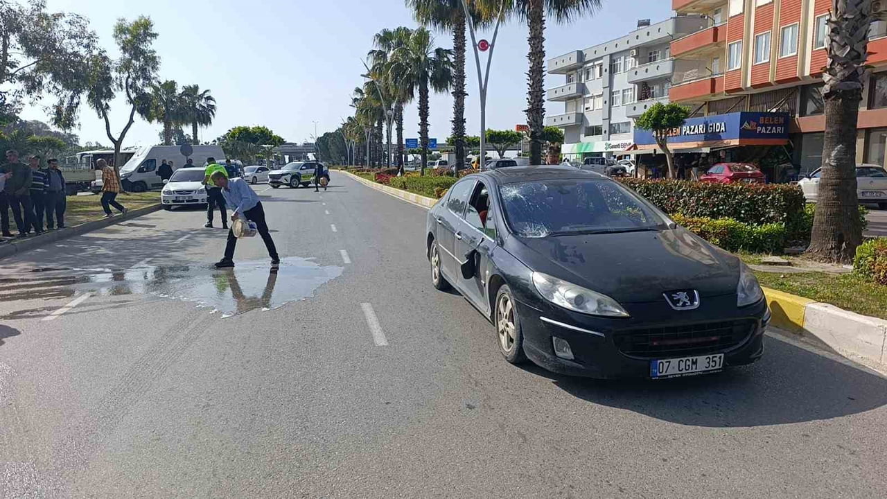 ANTALYA’NIN MANAVGAT İLÇESİ’NDE YOLUN KARŞISINA GEÇMEYE ÇALIŞAN YAYA, OTOMOBİLİN ÇARPMASI SONUCU...